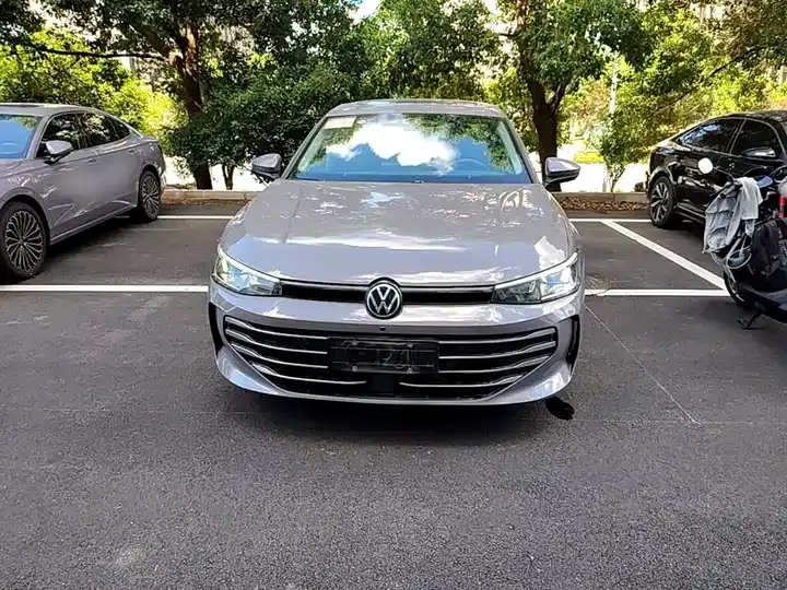 Passat 2025 Pro 380TSI Dragon Edition 3
