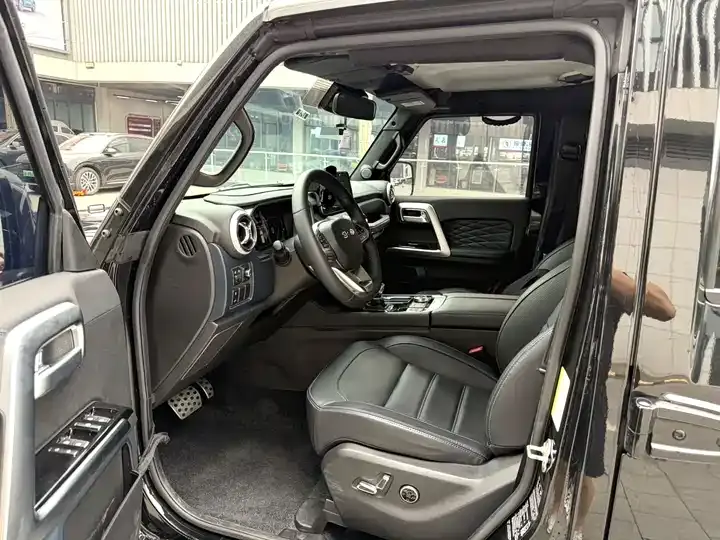 Beijing off-road BJ40 2023 2.0T automatic four-wheel drive city hunter version extreme 4