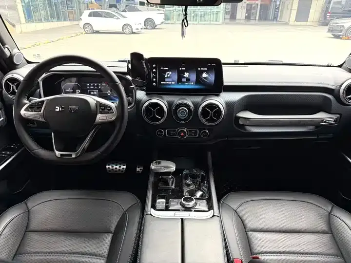 Beijing off-road BJ40 2023 2.0T automatic four-wheel drive city hunter version extreme 5
