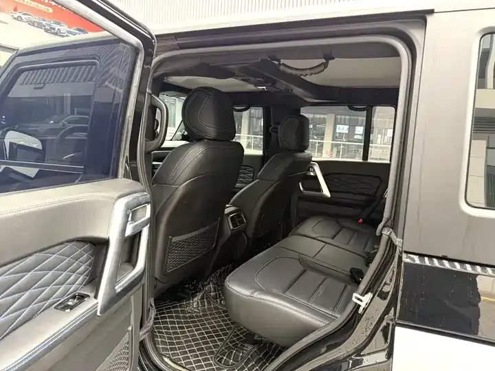 Beijing off-road BJ40 2023 2.0T automatic four-wheel drive city hunter version extreme 6