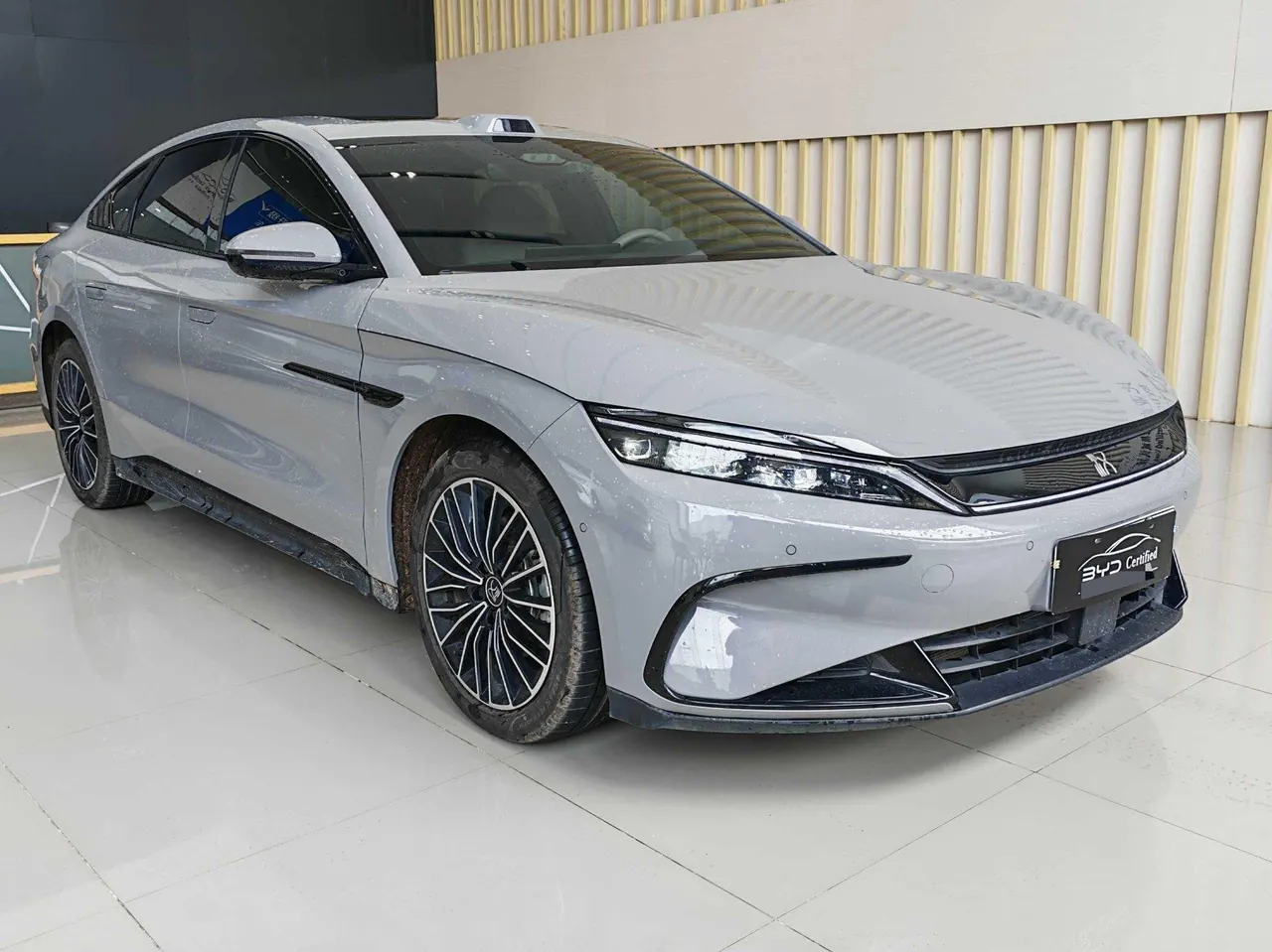 BYD 2025 Han DM-i 1.5T stepless smart driving version 125KM laser Radar flagship automatic gear 3