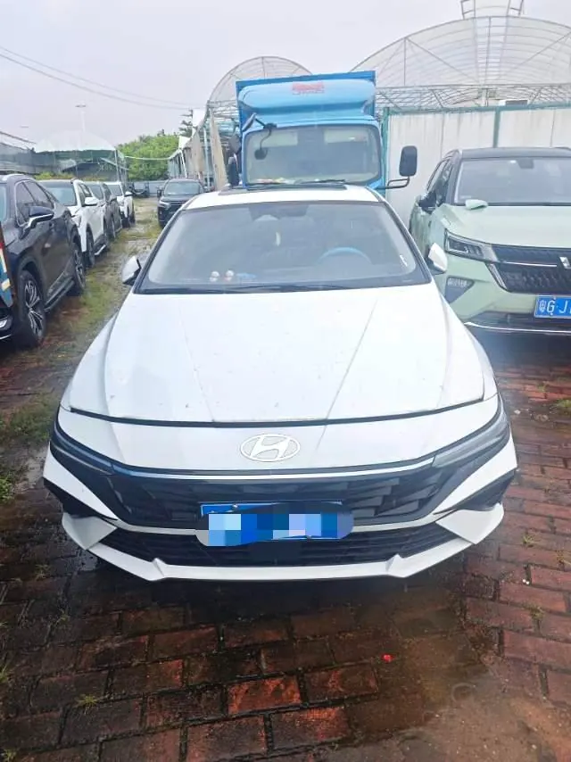 Hyundai 2023 Elantra -3-compartment 1.5 stepless LUX premium automatic gear 2