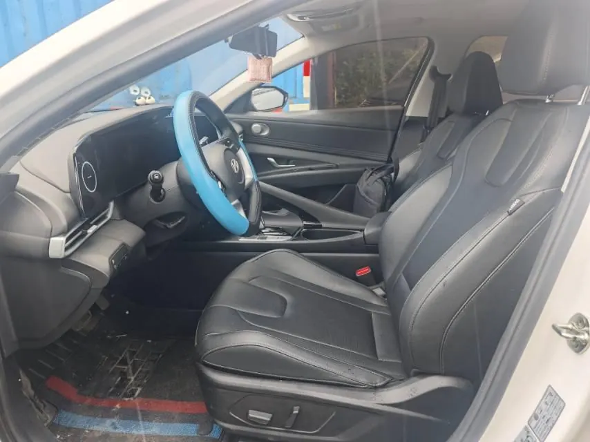 Hyundai 2023 Elantra -3-compartment 1.5 stepless LUX premium automatic gear 3