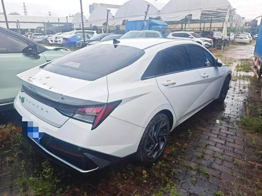 Hyundai 2023 Elantra -3-compartment 1.5 stepless LUX premium automatic gear 5