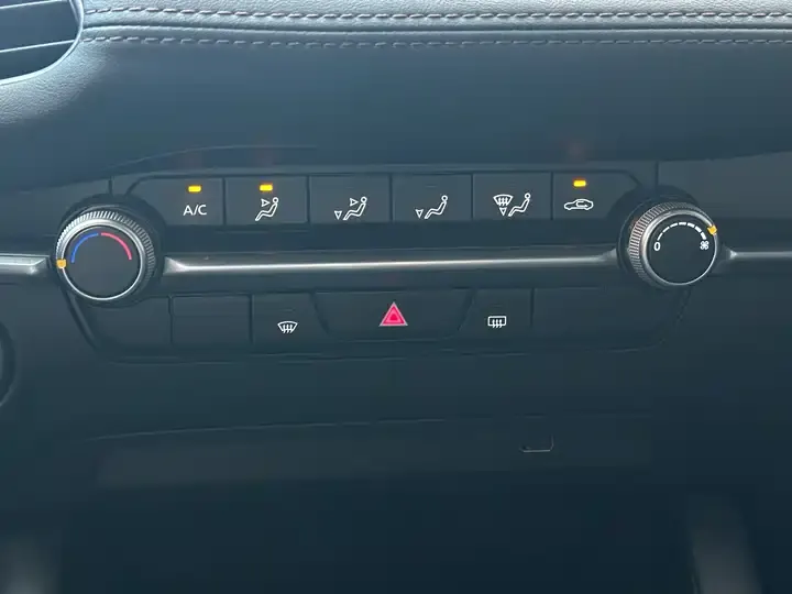 Mazda 3 Oncorsela 2022 1.5L Manual US Edition 12