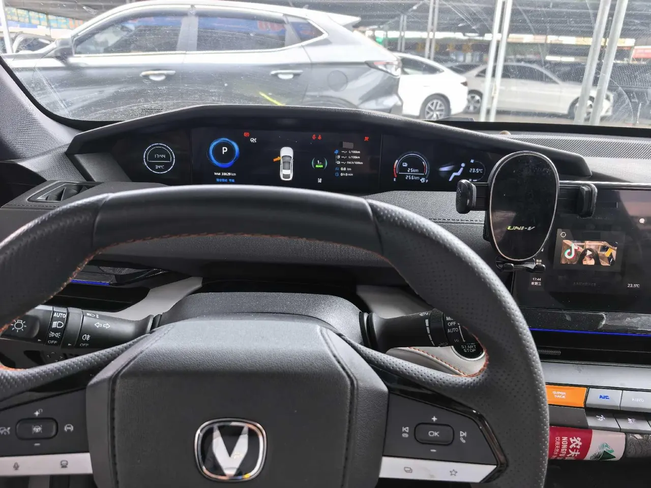 ChangAn 2024 UNI-V Smart Electric iDD 1.5 Stepless Blue Whale 136km Smart Zun Automatic Gear 8