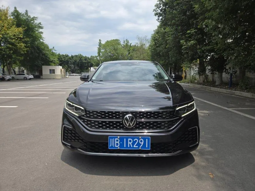 Volkswagen 2021 Passat 2.0TSI 330TSI Premium Edition Automatic Gear 2