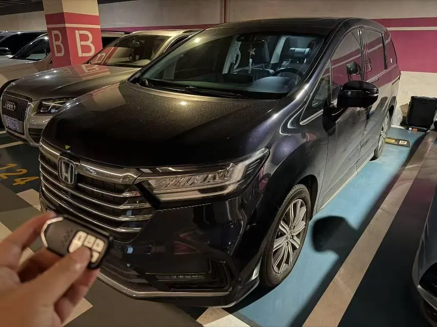 Open image lightbox: Honda 2022 Odyssey Hybrid 2.0 Stepless Sharp and Leading Edition Automatic Gear