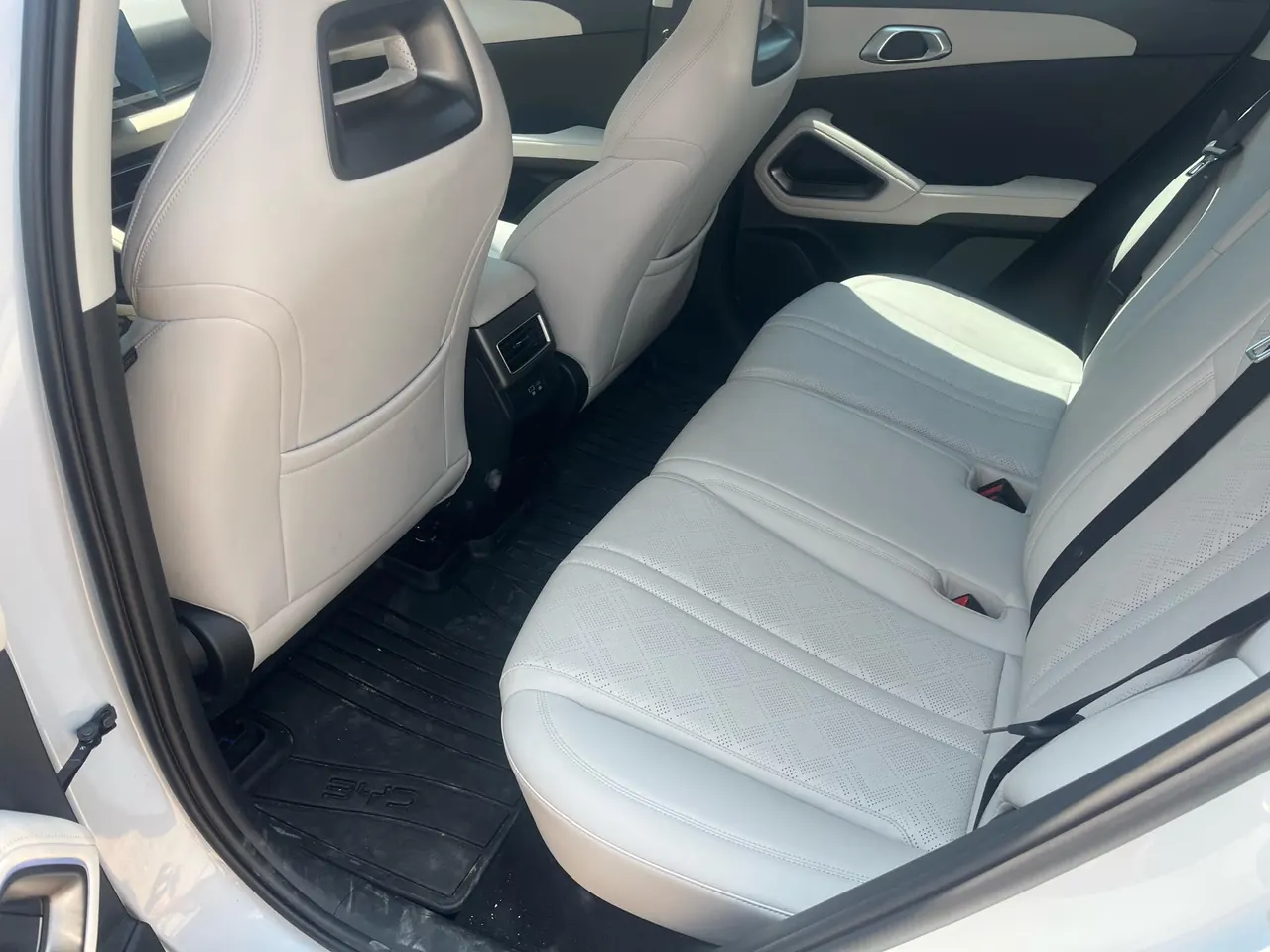 BYD 2025 Yuan UP 301KM Pilot Automatic Gear 5