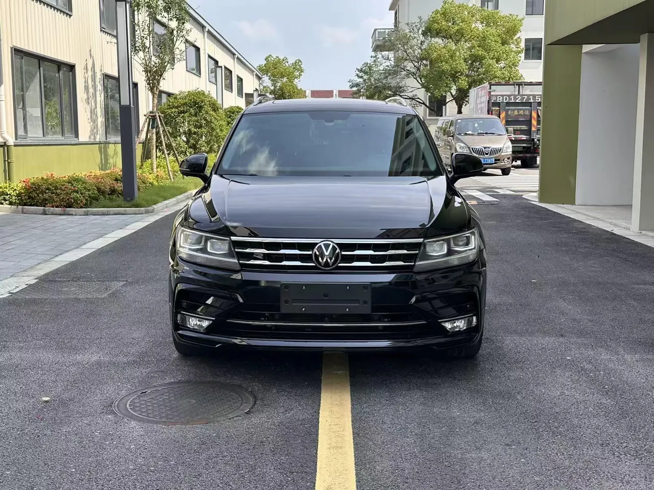 Volkswagen 2021 Tiguan L R-Line 2.0TSI 330TSI Two-Drive Overdrive Automatic Gear 2