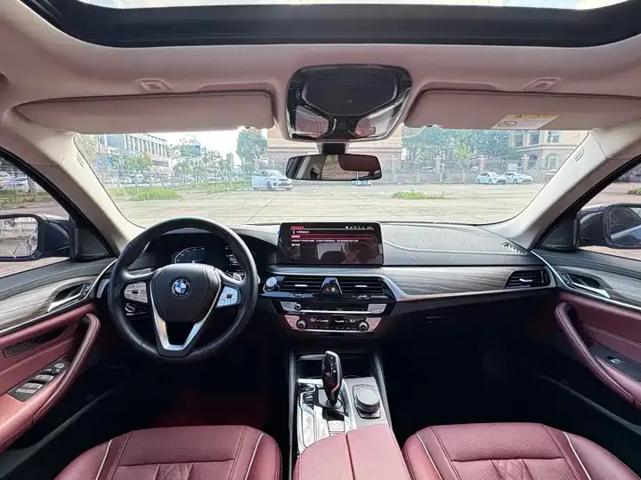 BMW 5 Series 2023 530Li Leading Luxury Suit 7