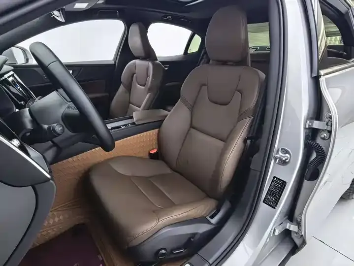 Volvo S60 2023 B4 Zhiyi Deluxe Edition 9