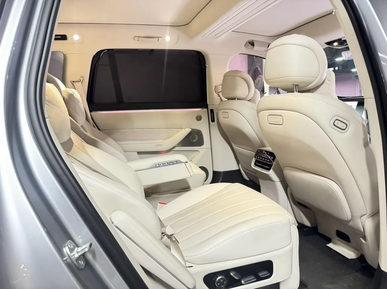 AITO 2025 AITO M8 Ultra 53.4kWh 6-seat automatic gear 7