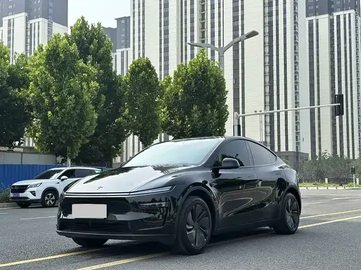 Открыть галерею: Model Y 2026 rear-wheel drive version