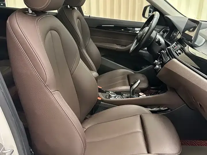 BMW X1 2022 sDrive20Li exclusive type 11