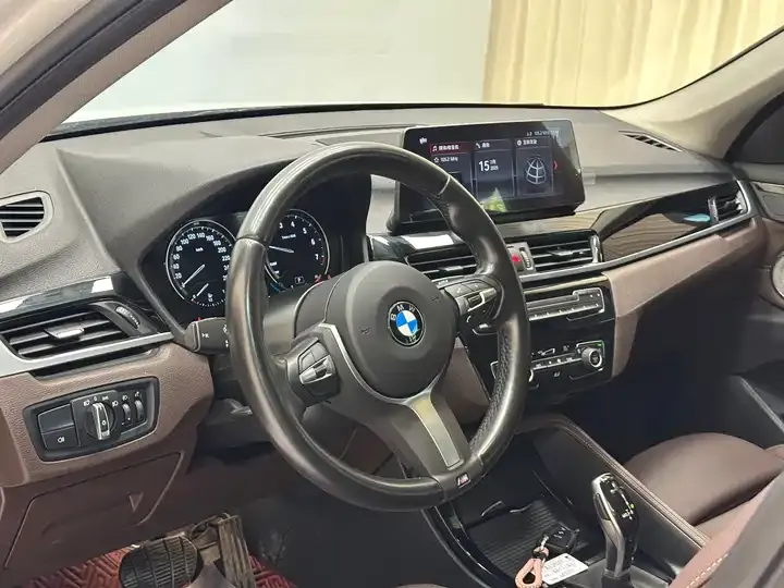 BMW X1 2022 sDrive20Li exclusive type 12