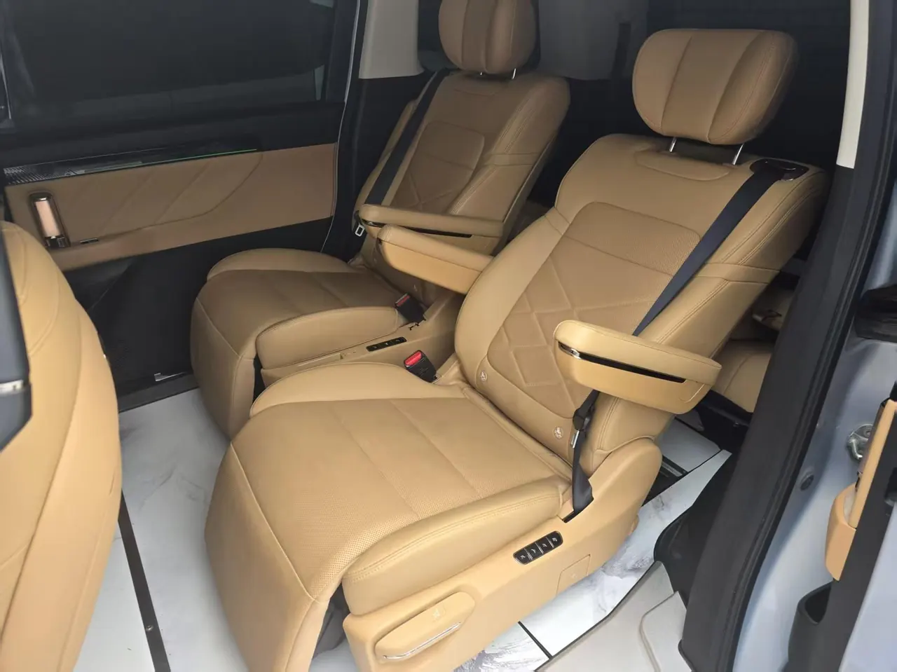 GAC Trumpchi 2024 E8 2.0 150km MAX Automatic Transmission 4