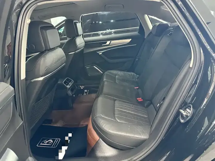 Audi A6L 2020 40 TFSI Deluxe Elegant 6