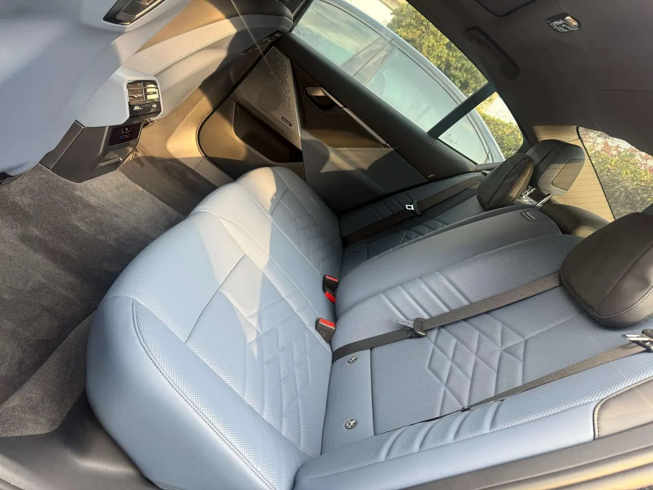 BMW 2024 i5 eDrive 35L Premium Luxury Suit Automatic Gear 12