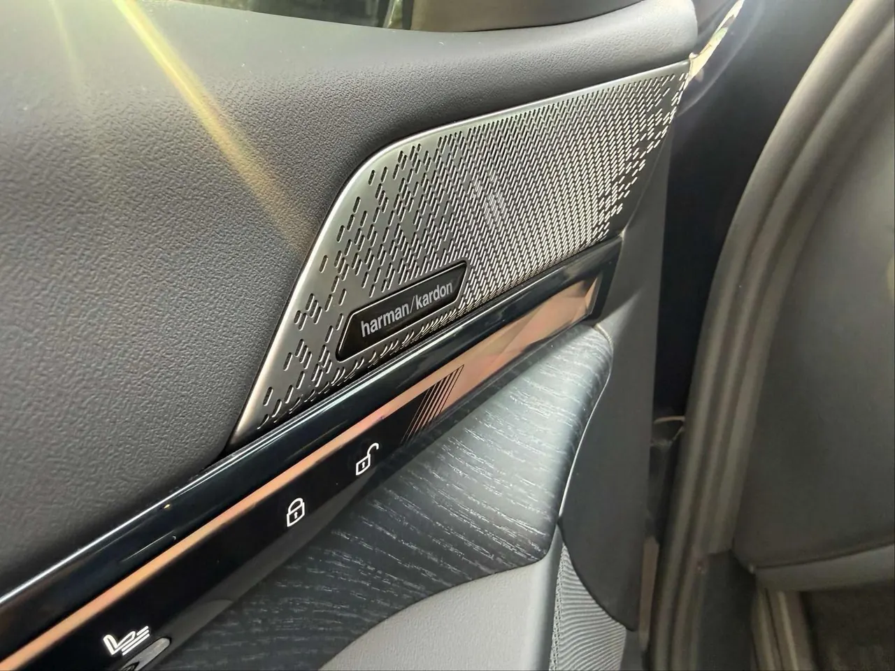BMW 2024 i5 eDrive 35L Premium Luxury Suit Automatic Gear 3