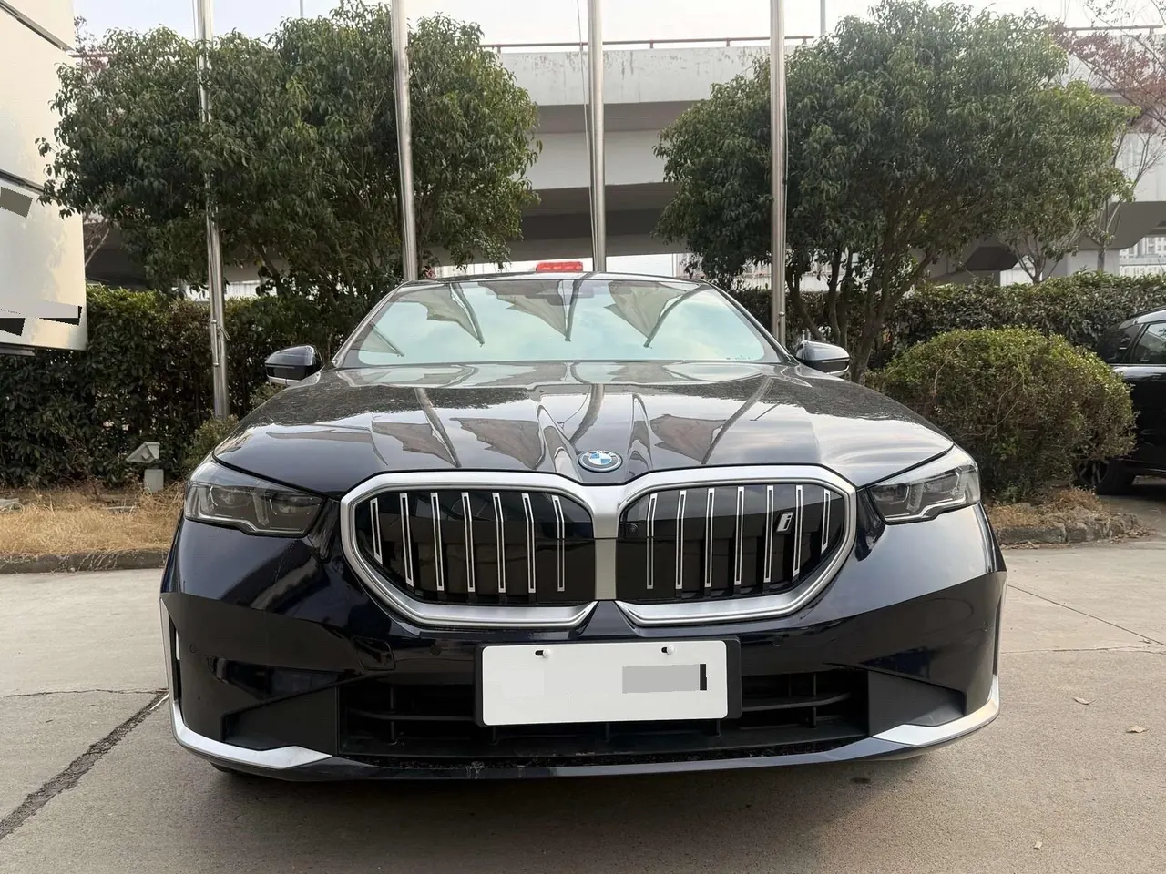 BMW 2024 i5 eDrive 35L Premium Luxury Suit Automatic Gear 4