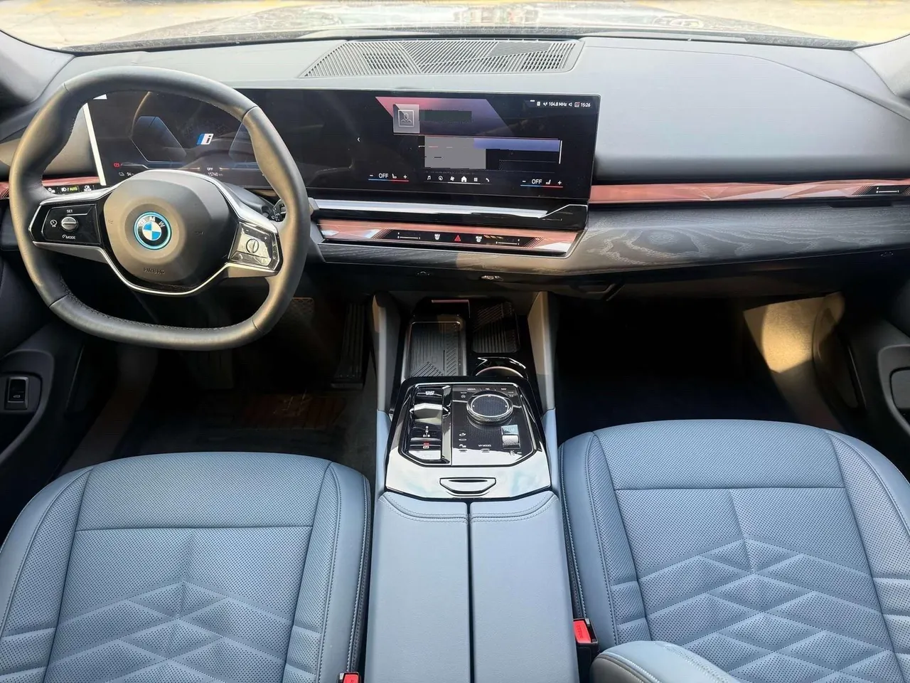 BMW 2024 i5 eDrive 35L Premium Luxury Suit Automatic Gear 7