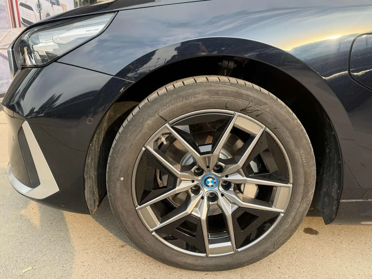 BMW 2024 i5 eDrive 35L Premium Luxury Suit Automatic Gear 9