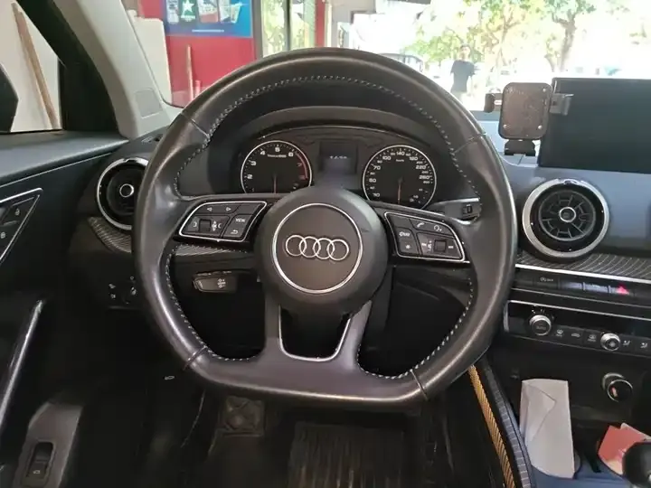 Audi Q2L 2022 35 TFSI Fashion Dynamic 3