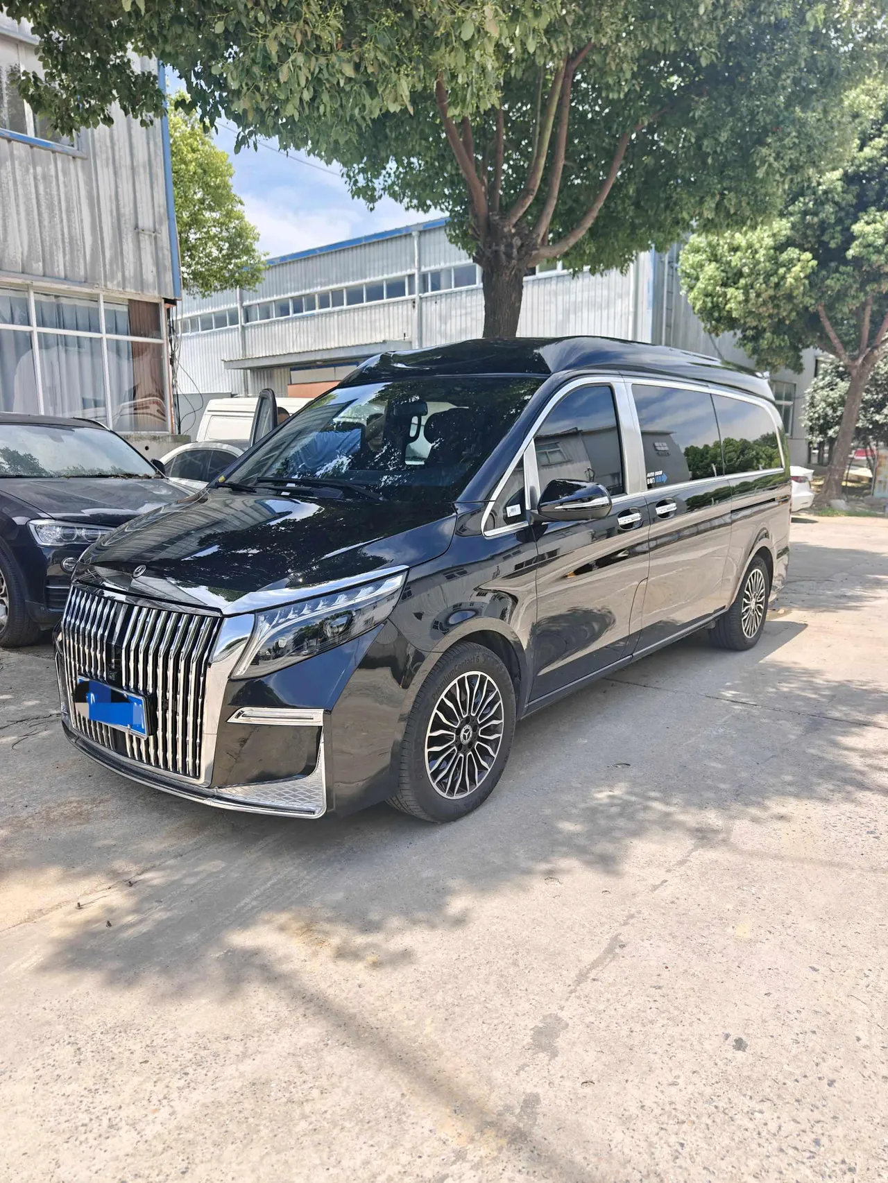Open image lightbox: Mercedes Benz V 2022V 260 L 2.0T Deluxe Edition Automatic Gear