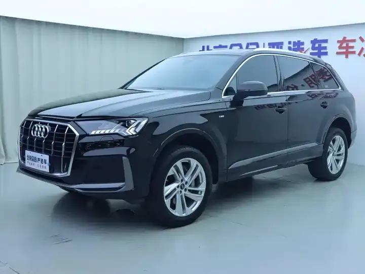 Открыть галерею: Audi Q7 2023 45 TFSI quattro S line Sport