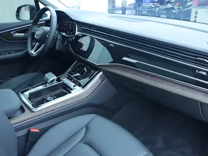 Audi Q7 2023 45 TFSI quattro S line Sport 9