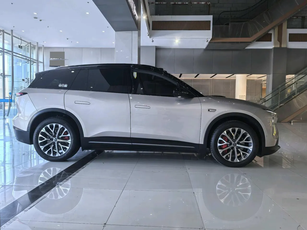 NIO 2023 ES6 75kWh automatic gear 4