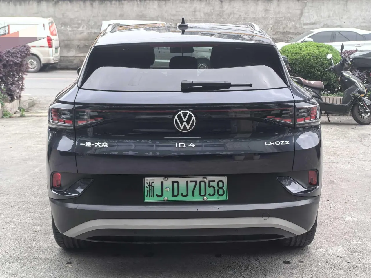 Volkswagen 2022 model ID. 4 CROZZ Pure Limited Edition Automatic Transmission 3