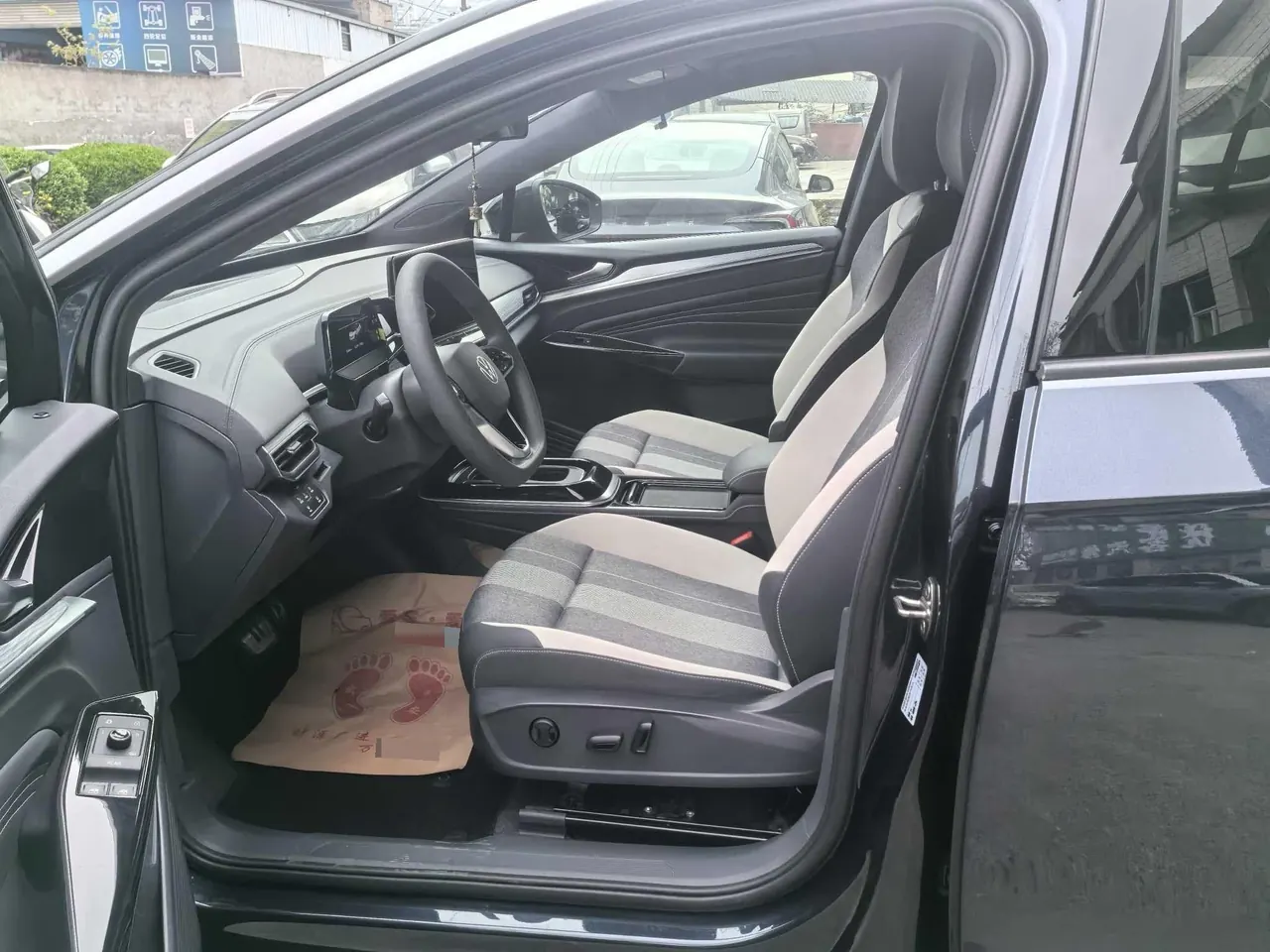 Volkswagen 2022 model ID. 4 CROZZ Pure Limited Edition Automatic Transmission 7
