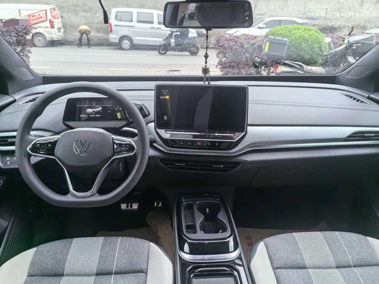Volkswagen 2022 model ID. 4 CROZZ Pure Limited Edition Automatic Transmission 9