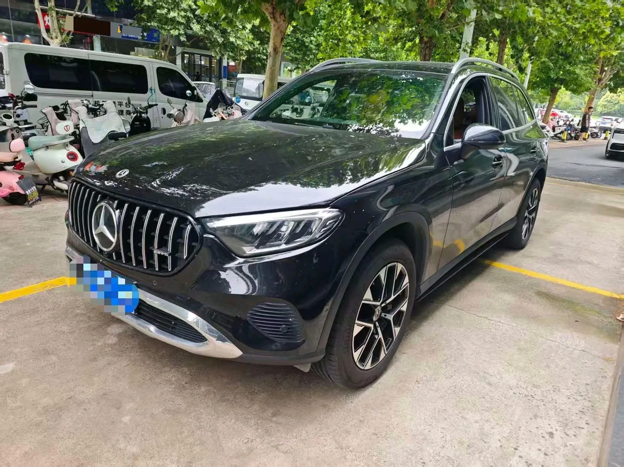 Mercedes Benz 2024 GLC 260 L 4MATIC 48V 2.0T Dynamic 5-seat Automatic Gear - View 1