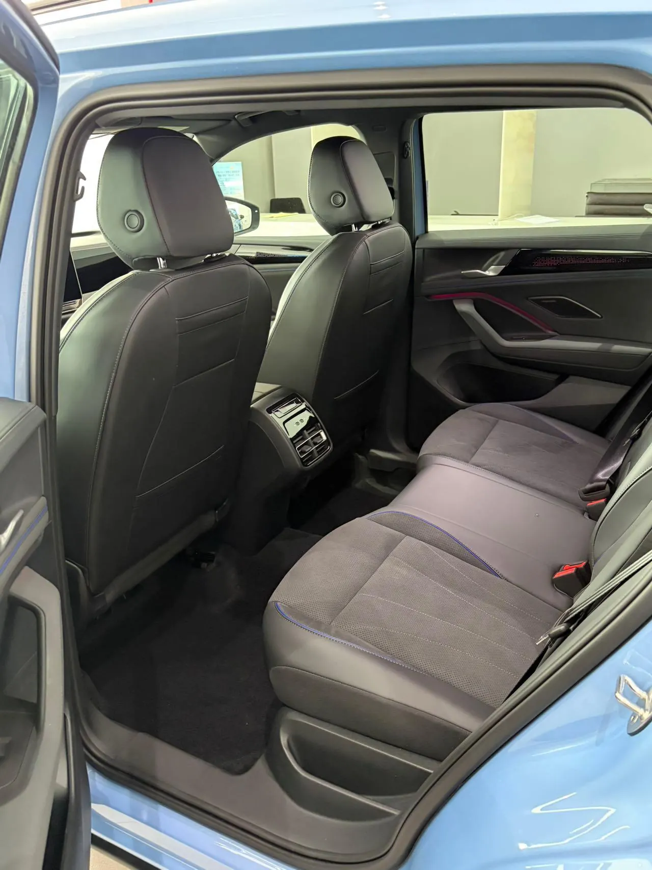 Volkswagen 2026 Tiguan L PRO 2.0TSI 380TSI Four-wheel Drive R-Line Smart Edition Automatic Gear 6
