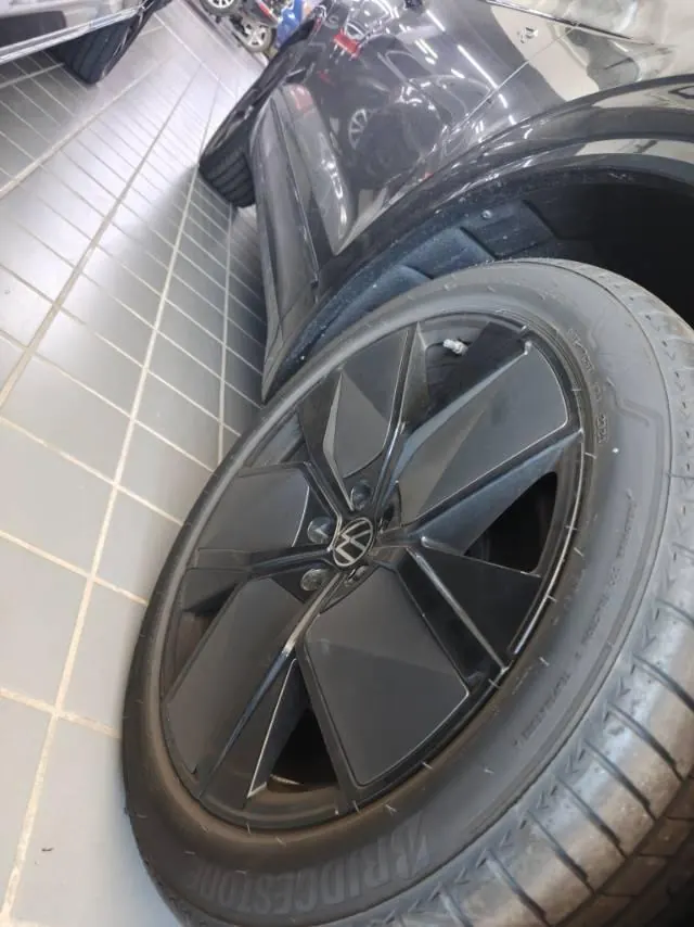 Volkswagen Touareg (Imported) 2026 Touareg 3.0TSI Sharp Edition Obsidian Black Sports Suit Automatic Gear 4
