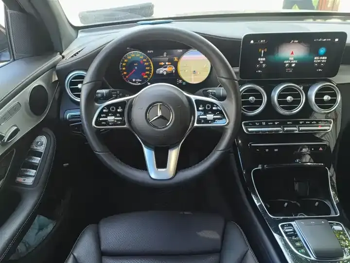 Mercedes Benz GLC 2022 changed to three GLC 260 L 4MATIC dynamic 6