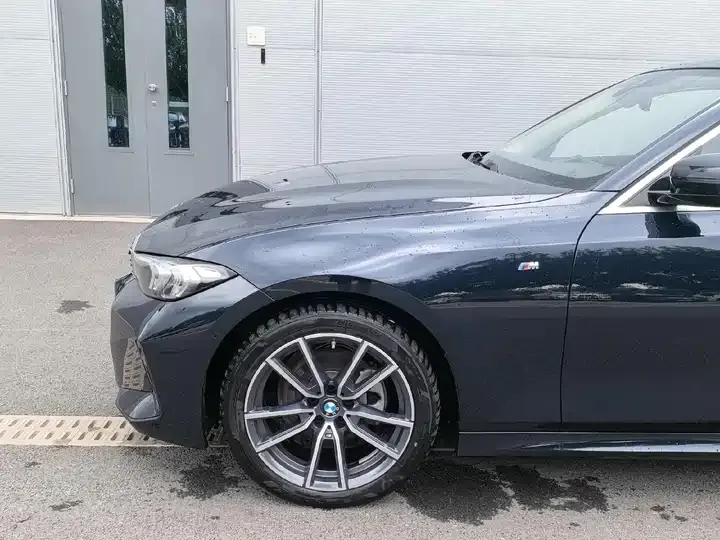 BMW 3 Series 2025 325i M Sports Suit 11