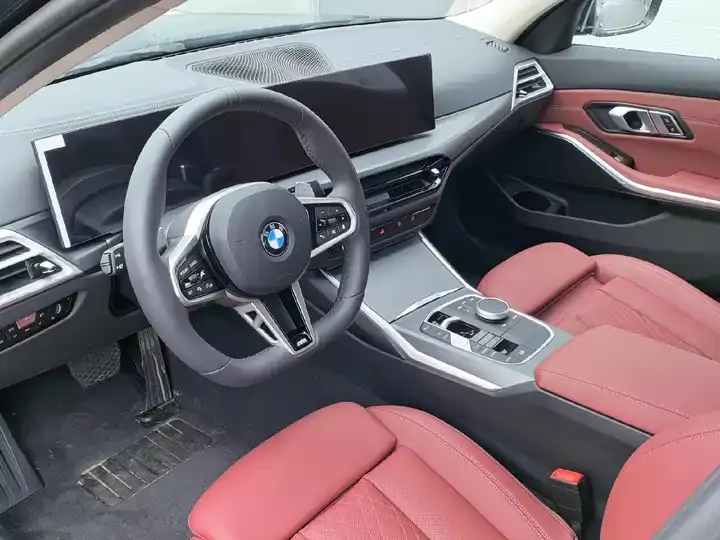 BMW 3 Series 2025 325i M Sports Suit 4