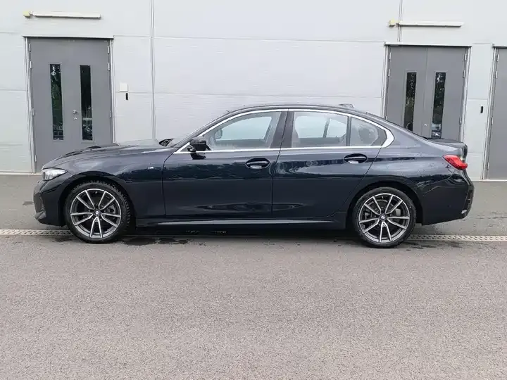 BMW 3 Series 2025 325i M Sports Suit 7