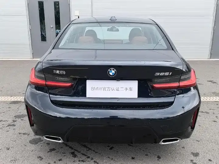 BMW 3 Series 2025 325i M Sports Suit 9