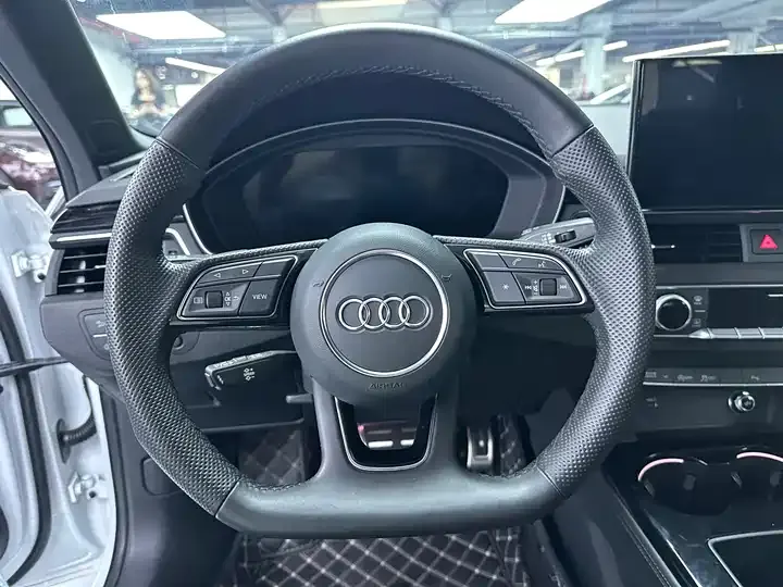 Audi A4L 2024 40 TFSI Deluxe Dynamic 8