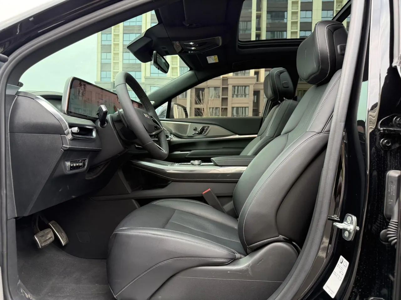 Cadillac 2025 XT5 48V 2.0T honorable automatic gear 5