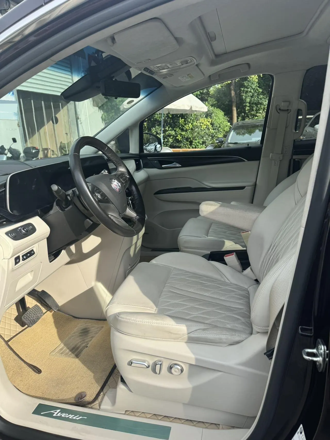 Buick 2022 GL8 Avenir 48V 2.0T Six-seat Hyun Edition Automatic Gear 4