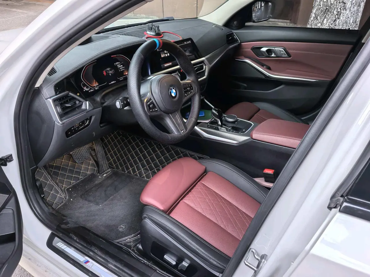 BMW 3 Series 2022 330i 2.0T M Sports Obsidian Night Suit Automatic Gear 2