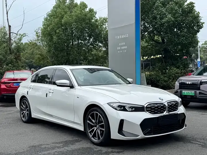 BMW 3 Series 2023 325Li M Sports Suit 3