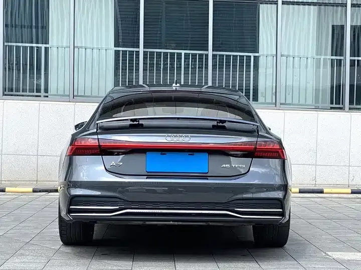 Audi A7 2023 45 TFSI Selection 8