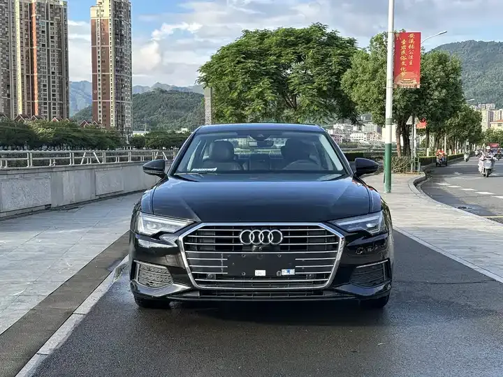 Audi A6L 2021 40 TFSI Deluxe Elegant 2